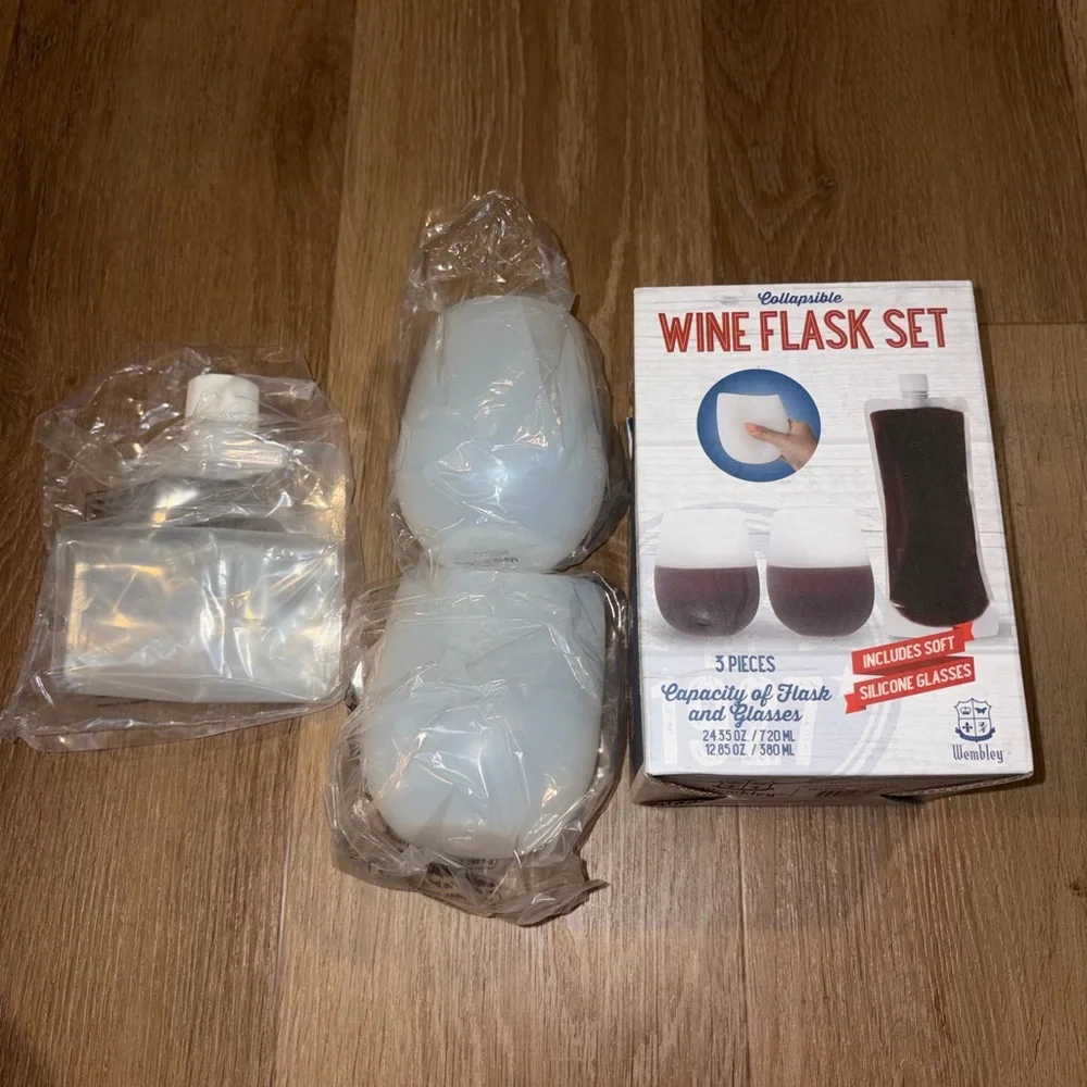 Collapsible Wine Flask Set Silicone Travel Wine Bottle & 2 Glasses New